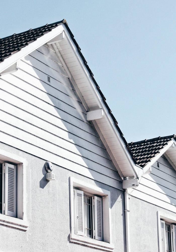 Gedämmte Hausfassade und Dachkonstruktion zur Veranschaulichung des energetischen Ist-Zustands